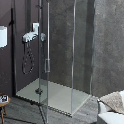 Doccia battente 8mm anticalcare Infinity vista angolare, porta battente cristallo trasparente H200, profili cromati, bagno