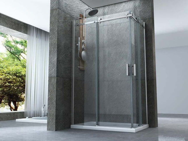 Box doccia angolare Scorpius doppio scorrevole cristallo 8mm H195 in bagno moderno con pietra grigia e finestra