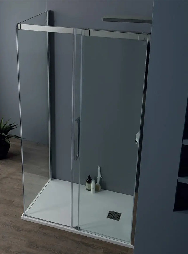 Box doccia H200 soft-close 8mm anticalcare vista angolare, anta scorrevole cristallo trasparente, profili cromati, bagno moderno