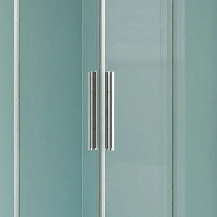 Primo piano porte scorrevoli trasparenti 8mm con doppia maniglia verticale inox, box doccia angolare H190