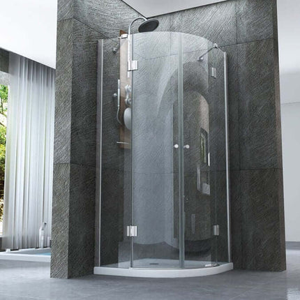 Box doccia semicircolare Leo doppia anta battente cristallo 8mm H195 in bagno moderno con pietra grigia e finestra