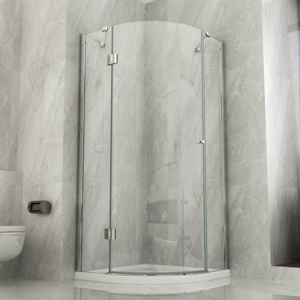 Box doccia semicircolare anta battente cristallo 8mm H195 chiuso, vista frontale in bagno con marmo chiaro