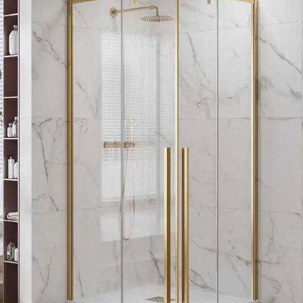 Vista angolata del box doccia soft-close 8mm anticalcare profili oro spazzolato H200cm con maniglie dorate