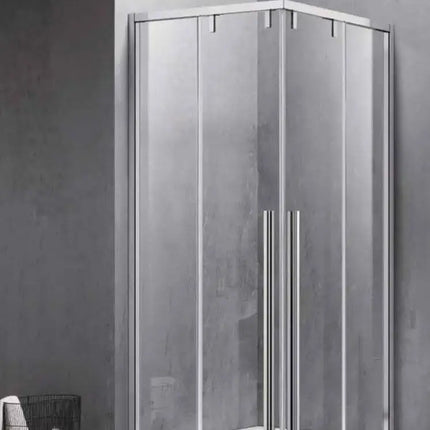 Vista tre quarti del box doccia angolare scorrevole soft-close cristallo 8mm trasparente H200cm profili cromati