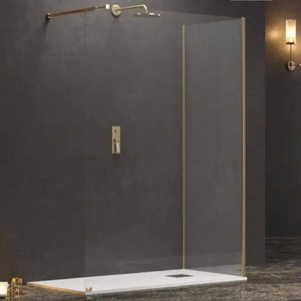 Box doccia walk-in profili oro H200cm cristallo 8mm anticalcare con barra dorata in bagno di design scuro