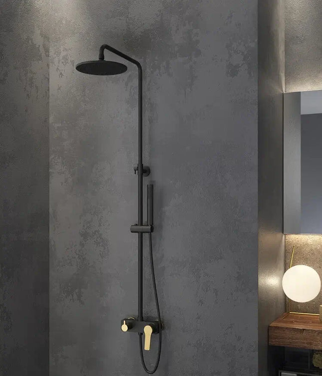 Colonna doccia termostatica nero e oro con soffione rotondo in bagno moderno