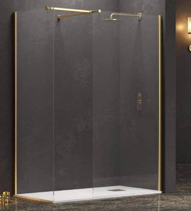 Vista angolare della doccia walk-in due pareti profili color oro H200cm 8mm con piatto doccia bianco