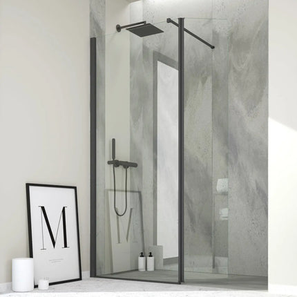 Parete doccia walk-in paraschizzi H200 6mm profilo nero, ambientazione bagno minimalista con pareti effetto pietra