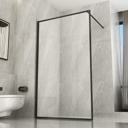 Bagno moderno con parete doccia walk-in framed profili neri H195cm, sanitari sospesi e ampia finestra