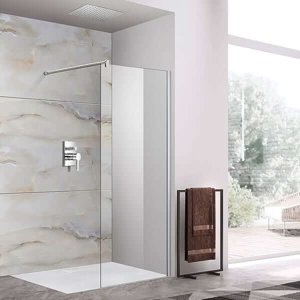 Parete doccia walk-in H195cm cristallo trasparente 8mm, bagno moderno con rivestimento marmo e doccia a soffitto