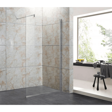 Parete doccia walk-in H195cm cristallo 8mm anticalcare in bagno con vasca, pareti marmo e finestra su giardino