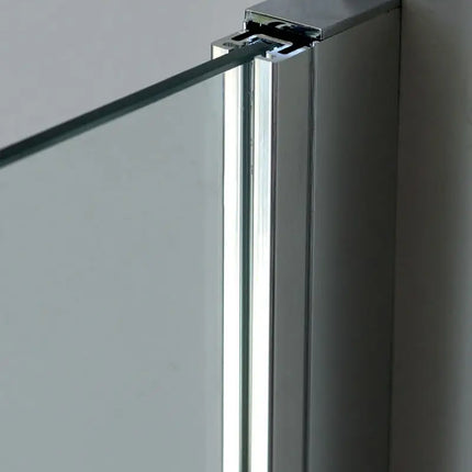 Dettaglio del profilo a muro cromato di parete doccia walk-in con cristallo temperato trasparente 8mm anticalcare