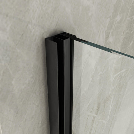 Dettaglio del profilo verticale nero opaco a muro che sostiene il cristallo temperato 8mm della parete walk-in