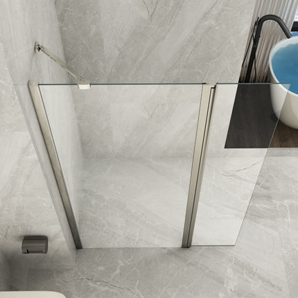 Parete walk-in con deflettore pivot vista dall'alto, cristallo trasparente 8mm e piatto doccia a filo pavimento