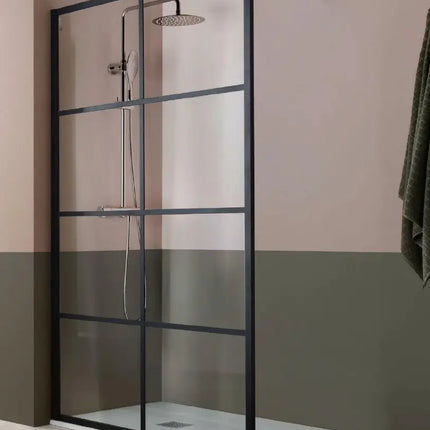 Parete walk-in griglia nera a otto riquadri con cristallo trasparente 8mm, colonna doccia e piatto doccia bianco
