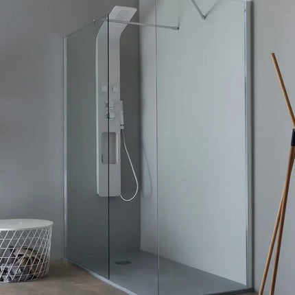 Parete doccia walk-in profili oro 8mm H200cm con colonna doccia e piatto doccia in bagno dai toni neutri