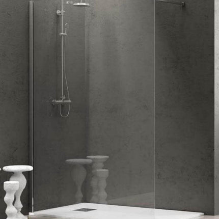 Walk-in trasparente 8mm H200cm con colonna doccia cromata e piatto bianco in bagno moderno grigio cemento