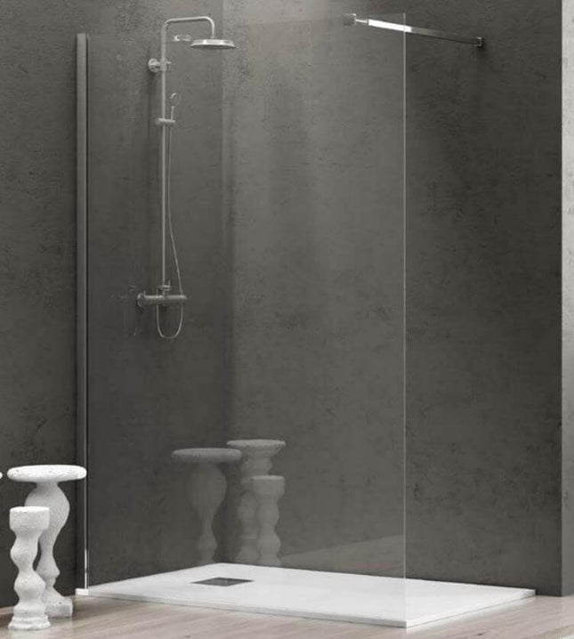 Walk-in trasparente 8mm H200cm con colonna doccia cromata e piatto bianco in bagno moderno grigio cemento