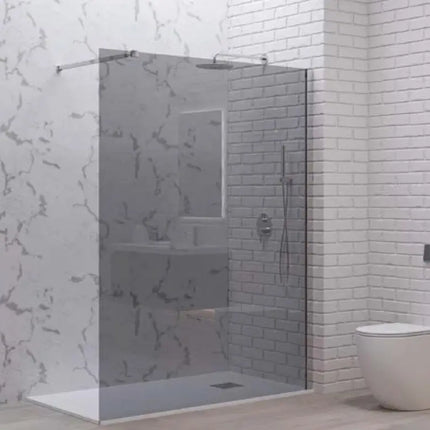 Parete walk-in in cristallo fumè 8mm H200cm profili cromo in bagno con rivestimento in mattoni bianchi