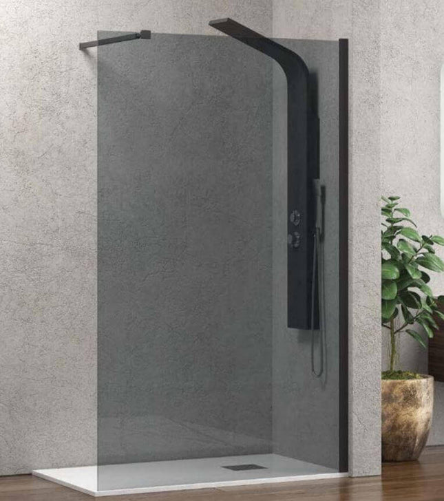Parete walk-in cristallo fumè 8mm H200cm con profili gun metal e colonna doccia nera in bagno moderno