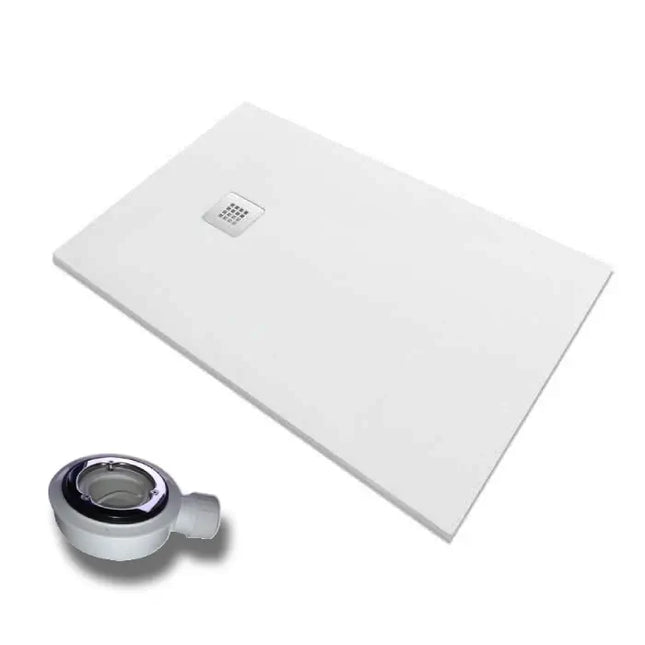 Piatto doccia rettangolare bianco SolidStone H2,8cm con piletta scarico cromata e dettaglio sifone in primo piano