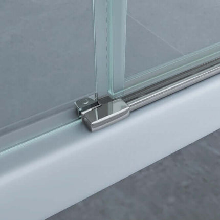 Dettaglio cerniera a pavimento porta doccia battente Aries 8mm, morsetto cromato su binario bianco con piatto doccia visibile