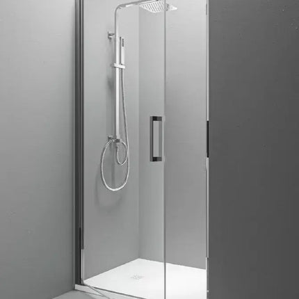 Porta doccia battente totale Swing Colacril 6mm con anta aperta, vista laterale in bagno grigio, apertura battente completa verso l'esterno