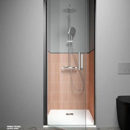 Porta doccia battente Swing 6mm H200cm nicchia, cristallo anticalcare, ambientata con piastrelle rosa a righe e piatto Flat bianco
