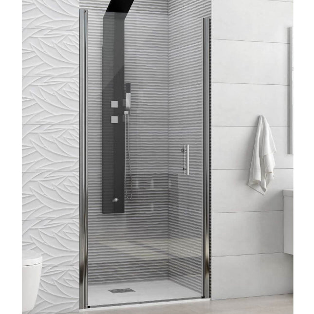 Porta doccia battente trasparente H200 6mm profili cromo, anta singola, in bagno con rivestimento a rilievo bianco e asciugamano