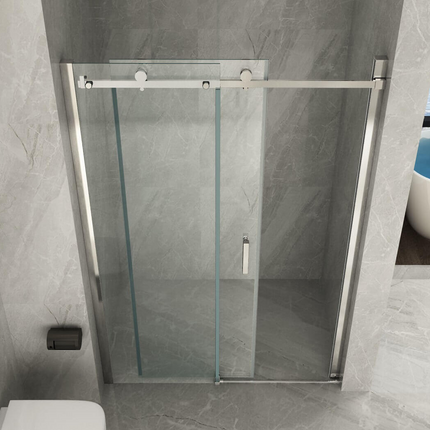 Porta doccia scorrevole per nicchia H195 8mm trasparente, vista dall'alto in bagno moderno con vasca laterale, profili cromati binario superiore