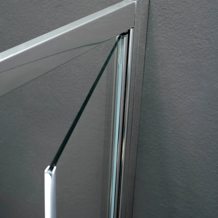 Dettaglio angolo superiore porta doccia saloon FPSL60 6mm: profilo di chiusura cromato con incasso e guarnizioni trasparenti