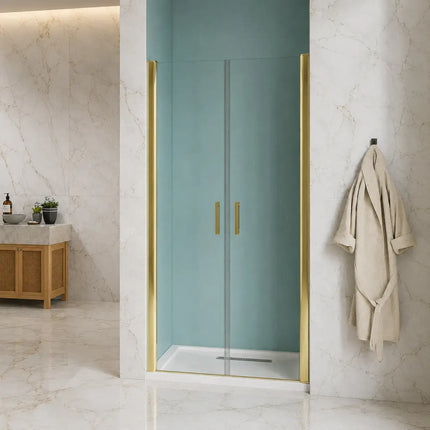 Porta doccia saloon trasparente 6mm H190 profili oro in nicchia con rivestimento marmo bianco e piatto doccia, vista frontale bagno luxury