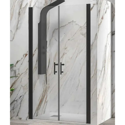 Porta doccia saloon H200 doppia anta profili nero opaco, cristallo trasparente 6mm, in bagno con rivestimento marmo bianco