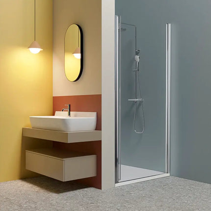 Porta doccia a libro TPS35 6mm H200cm con anta aperta verso l'interno, vista frontale in bagno con lavabo e parete gialla