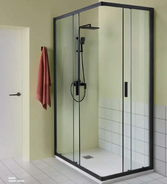 RAPID doppia anta scorrevole vista angolare, cristallo trasparente 6mm anticalcare, profili neri moderni, bagno piastrelle