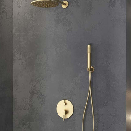 Set doccia a incasso color oro satinato con soffione rotondo in bagno moderno