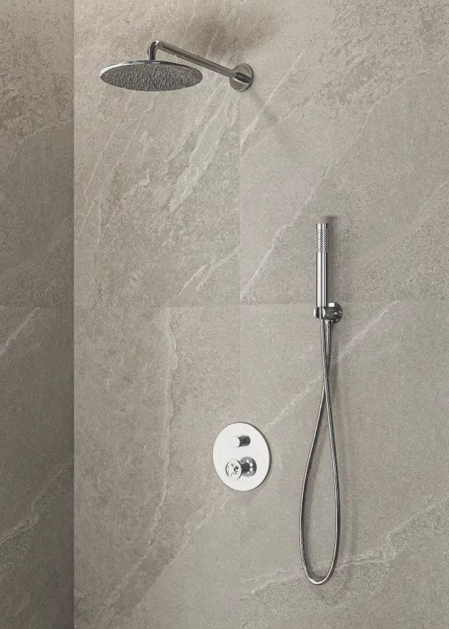 Set doccia INNA cromato a incasso con rivestimento in pietra grigio chiaro